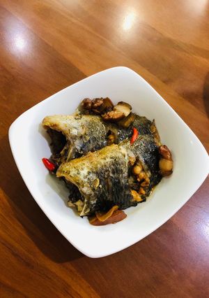 Hình của món Cá rô kho nghệ.