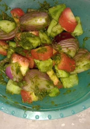 A picture of Green chutney salad.