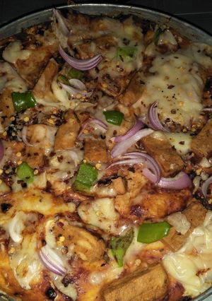 A picture of Chicken chunks Pizza.