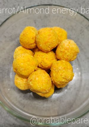 A picture of No bake carrot/almond balls.