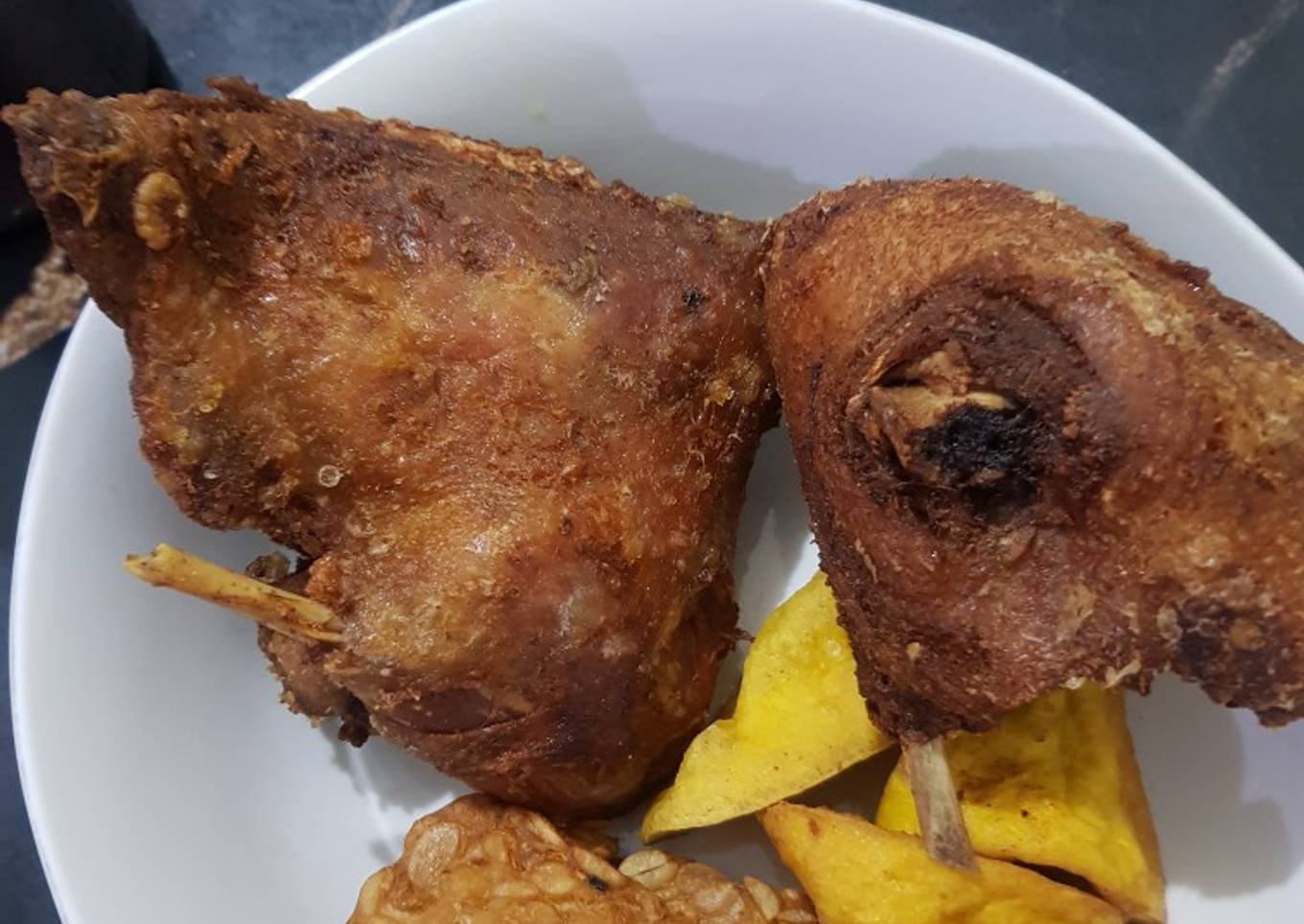Bagaimana Menyiapkan Bebek goreng yang Menggugah Selera