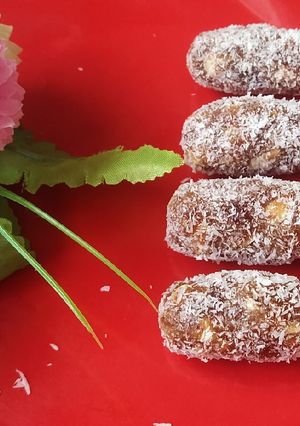 ડ્રાયફ્રુટ ખજૂર રોલ (Dryfruit Khajoor Roll Recipe In Gujarati) રેસીપી મુખ્ય ફોટો
