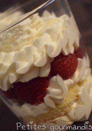 Une photo de Verrines framboise chantilly