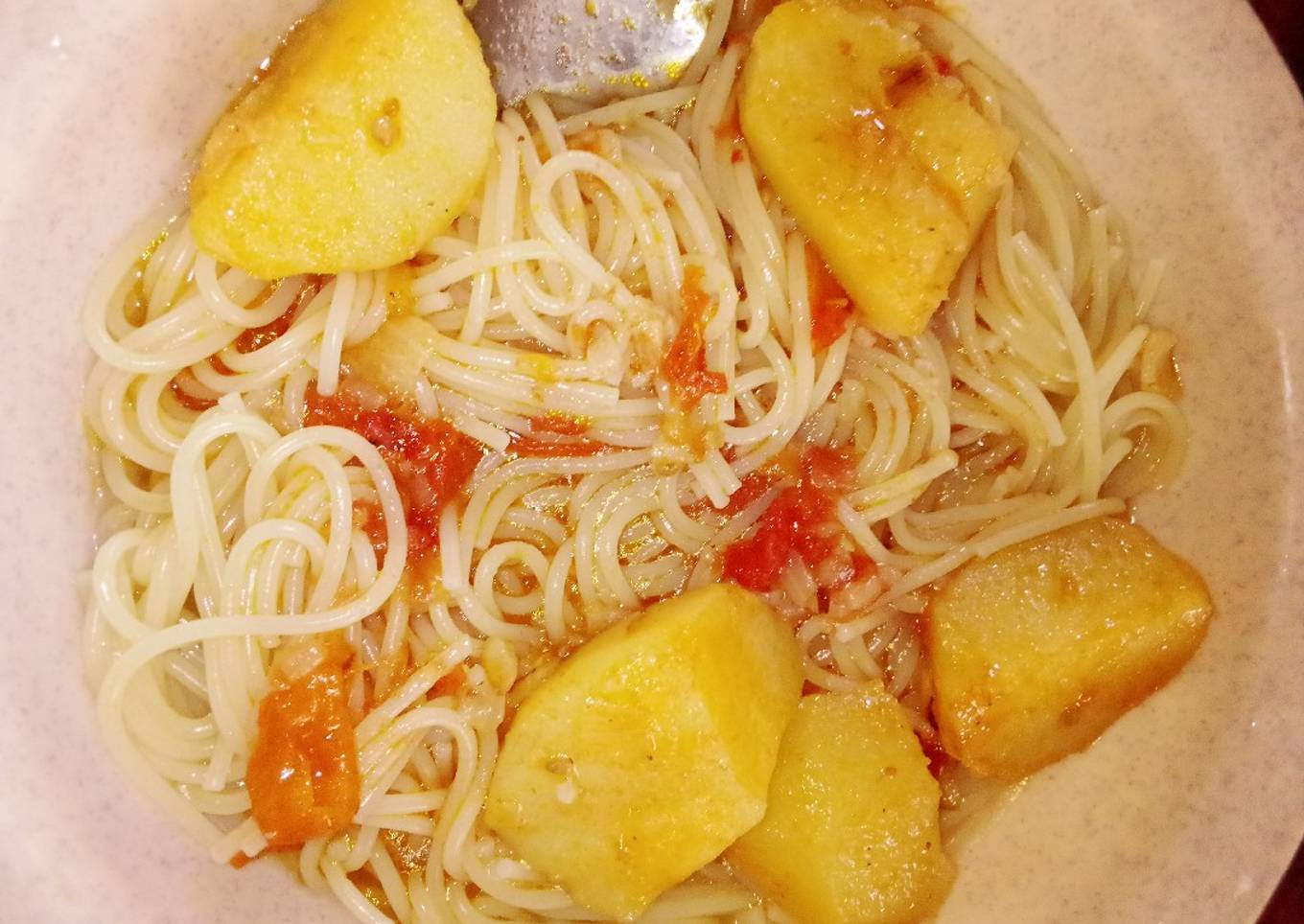 Spaghetti with potatoes