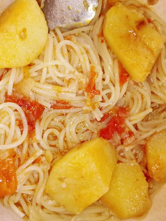 A picture of Spaghetti with potatoes.