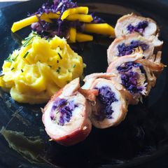 Stuffed Chicken thighs-with red cabbage A picture of Stuffed Chicken thighs-with red cabbage.