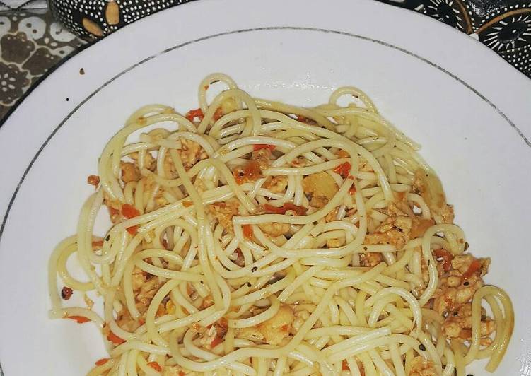 Spaghetti Spicy Chicken ala chef Ailie