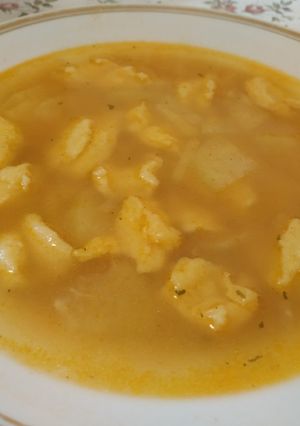Karalábéleves vajgaluskával recept fotója