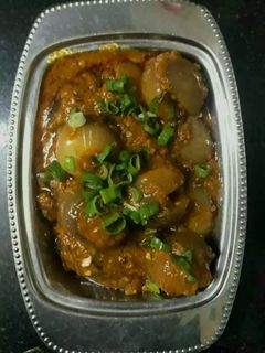 આખી ડુંગળી નુ શાક (Akhi Dungli Shak Recipe In Gujarati) રેસીપી મુખ્ય ફોટો