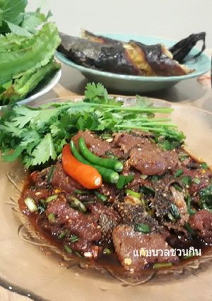 รูปของ ลาบขม อีสานไตล์ #หาแนวกินแลง #เย็นนี้ผอมแน่ #แต่ถ่ายพยาธิด้วย