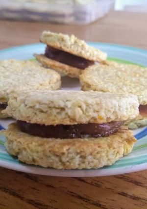 Una foto de Alfajores de 🥥 y avena