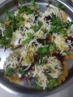 બાસ્કેટ ચીઝ ચાટ (Basket Cheese Chaat Recipe In Gujarati) રેસીપી મુખ્ય ફોટો