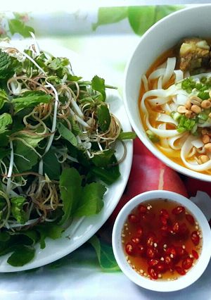 A picture of Mi Quang with Pork Ribs.