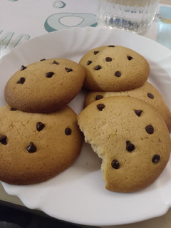 Una foto de Cookies galletas con pepitas de chocolate