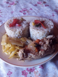 Una foto de Arroz con pollo al jugo