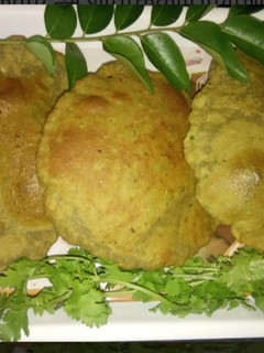 கருவேப்பிலை கொத்தமல்லி இலை பூரி செய்முறை முக்கிய புகைப்படம்