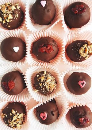 A picture of Chocolate cookie truffles.