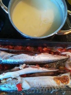 Una foto de Melva al horno y puré de patata con mantequilla