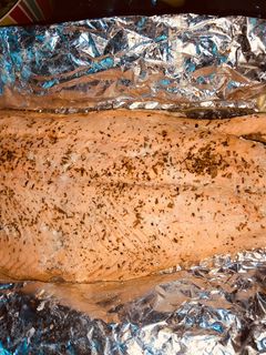 Una foto de Salmón de Año Nuevo con estragón a la parrilla