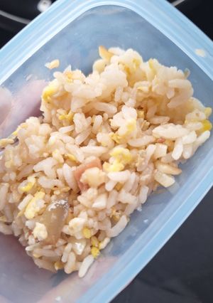 Foto resep Nasi Goreng Telur Sosis (ide bekal anak)