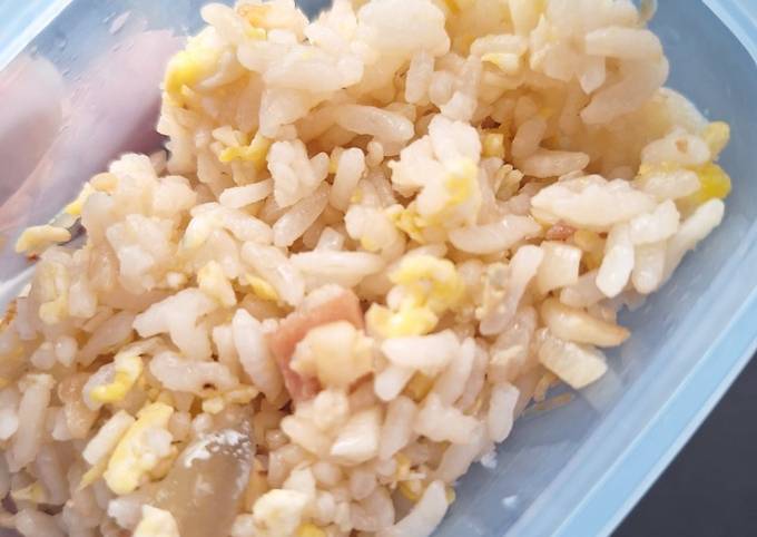 Nasi Goreng Telur Sosis (ide bekal anak)
