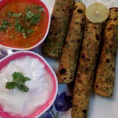 A picture of Gujarati thepla with aloo veg & curd.