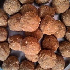 A picture of Jaggery Besan Ladoo.