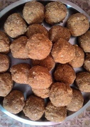 A picture of Jaggery Besan Ladoo.