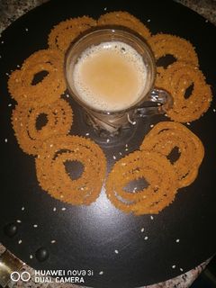 ચકરી (Chakri Recipe In Gujarati) રેસીપી મુખ્ય ફોટો