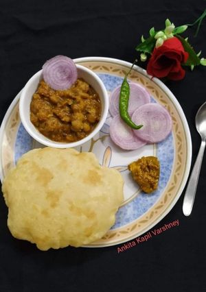 A picture of Punjabi Recipe (Chola Bhatura).