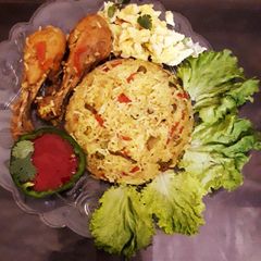 A picture of Veg and chicken biryani platter.
