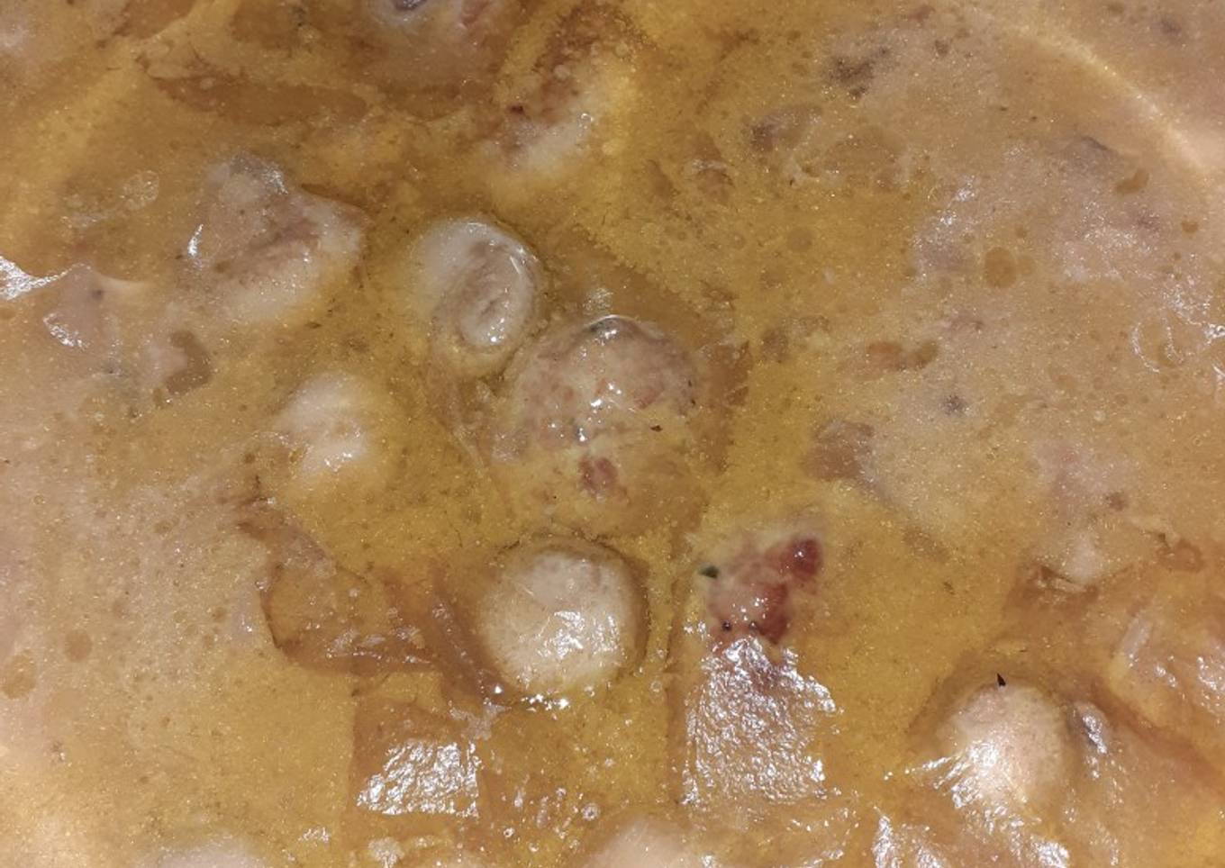 Albóndigas en salsa con champiñones