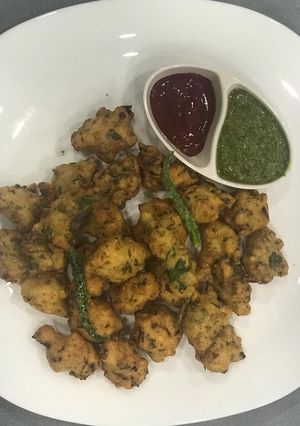 A picture of Mix dal pakoda.