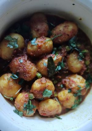 আলুর দম(aloor dum recipe in Bengali) রেসিপির প্রধান ছবি