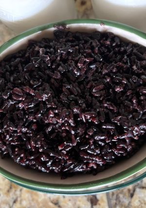 A picture of Black Glutinous Rice Wine for Tết Đoan Ngọ.