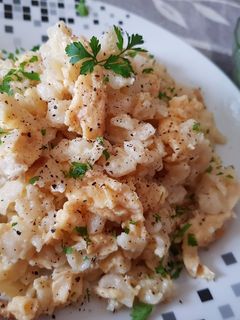 Tojásos nokedli fejes-salátával recept fotója