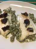 Filets de loup de mer à la crème d'algues et truffe noire du Périgord