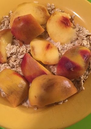 Zabpelyhes-őszibarackos reggeli recept fotója