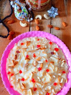 खीर इन कुकर (Kheer in cooker recipe in hindi) रेसिपी मुख्य फोटो