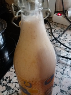 Una foto de Actimel casero de mermelada de fresa