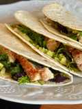 Tacos au poulet et aux herbes fraîches