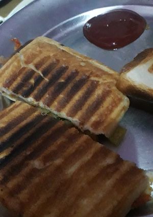 A picture of Grilled sandwich.