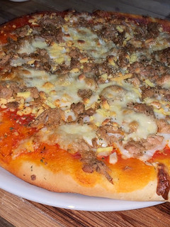 Una foto de Pizza de atún masa de pan estilo Domino's Pizza 😋