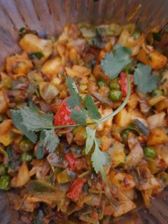 मसालेदार आलू, मटर, पत्ता गोभी(Masaledar aloo matar patta gobhi recipe in hindi) रेसिपी मुख्य फोटो