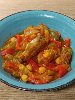 Una foto de Pollo en salsa de tomate a las especias japonesas