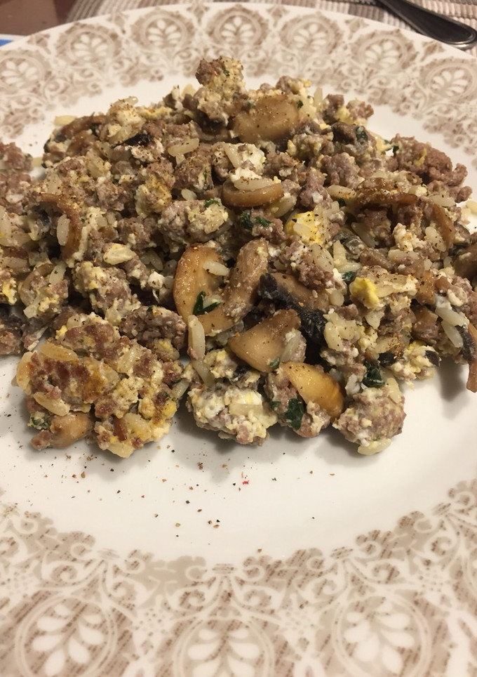 Una foto de Revuelto de ternera picada con champiñones