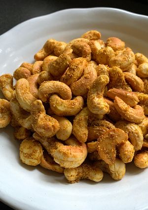 A picture of Curried Cashews.