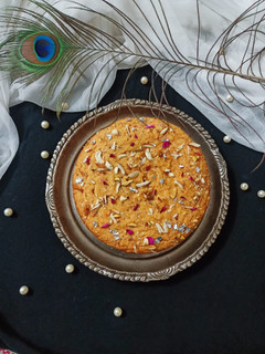 गाजर हलवा केक(gajar halwa cake recipe in hindi) रेसिपी मुख्य फोटो