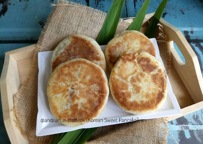 Hotteok (Korean Sweet Pancake)