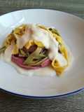 Tagliatelle tricolore con crema al pecorino